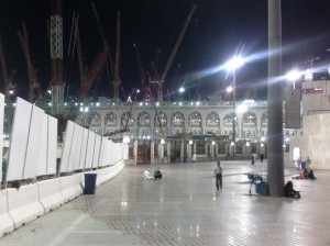 Pembangunan di Plasa di dekat Mas'a ( tempat Sai).. penuh alat berat , diambil tanggal 22 Juni 2013.