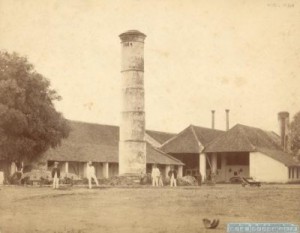 Pabrik Gula Panji, sekitar tahun 1890-an.. tanda tahun ada di cerobong asapnya